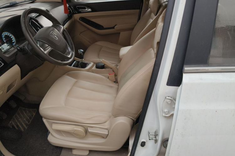 Used Baojun 730 2014 1.5L manual Comfort version 7 seats Left Front Seat
