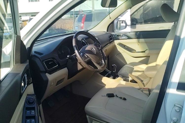 Used Baojun 730 2014 1.5L manual luxury trim 7 seats Left Front Seat