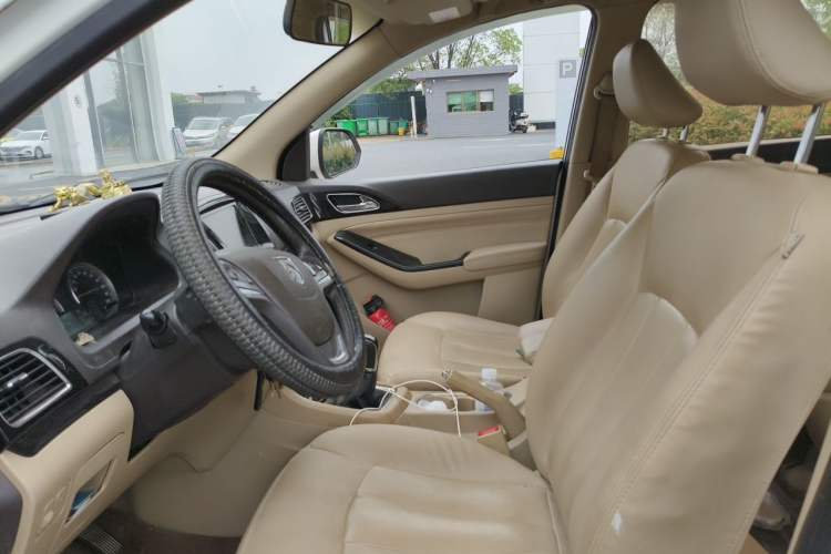 Used Baojun 730 2014 1.5L manual luxury trim 7 seats Left Front Seat