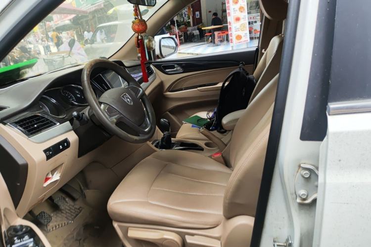 Used Baojun 730 2014 1.5L manual Comfort version 7 seats Left Front Seat