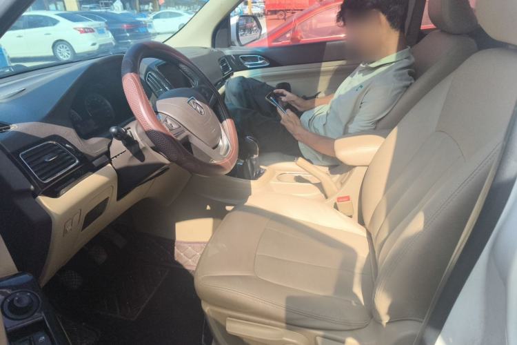 Used Baojun 730 2014 1.5L manual luxury trim 7 seats Left Front Seat
