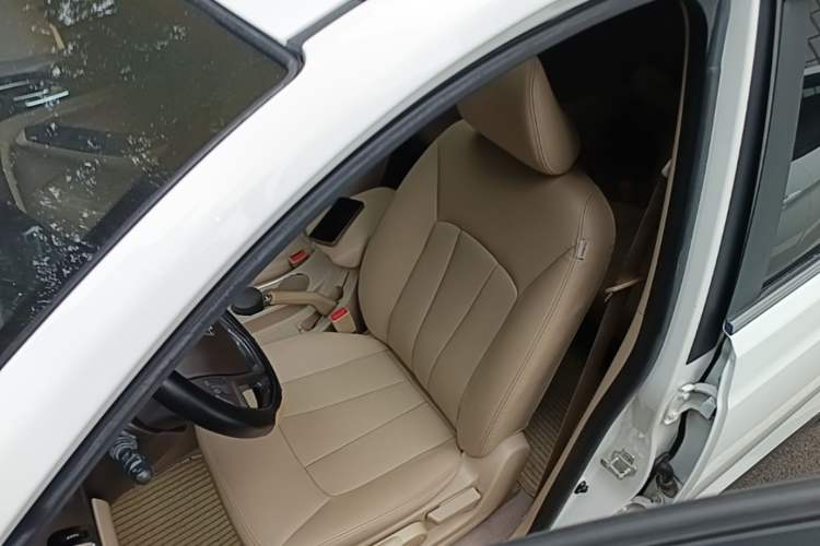 Used Baojun 730 2014 1.5L Manual Luxury Navigation ESP Version 7 Seats Left Front Seat