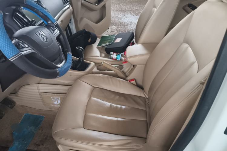 Used Baojun 730 2014 1.5L manual luxury trim 7 seats Left Front Seat