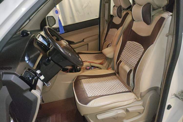 Used Baojun 730 2014 1.5L manual luxury trim 7 seats Left Front Seat