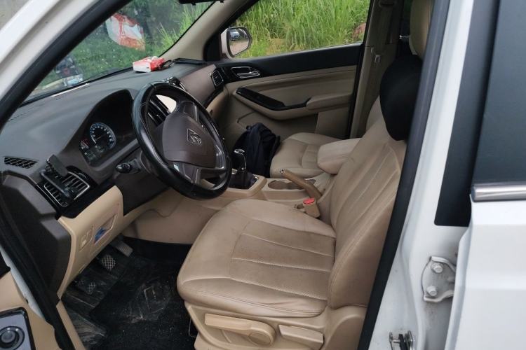 Used Baojun 730 2014 1.5L manual Comfort ESP version 7 seats Left Front Seat