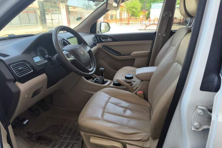 Used Baojun 730 2014 1.5L manual Comfort version 7 seats Left Front Seat