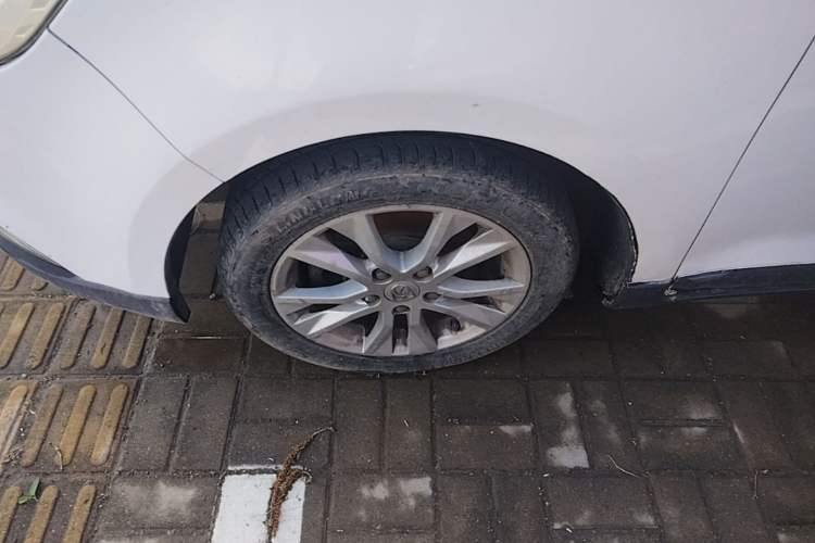Used Baojun 730 2014 1.5L Manual Luxury Navigation ESP Version 7 Seats Left Front Wheel Hub