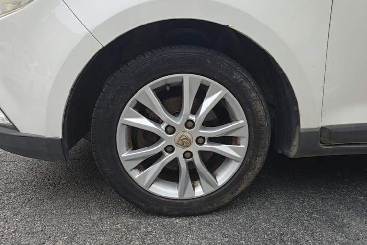Used Baojun 730 2014 1.5L manual luxury trim 7 seats Left Front Wheel Hub