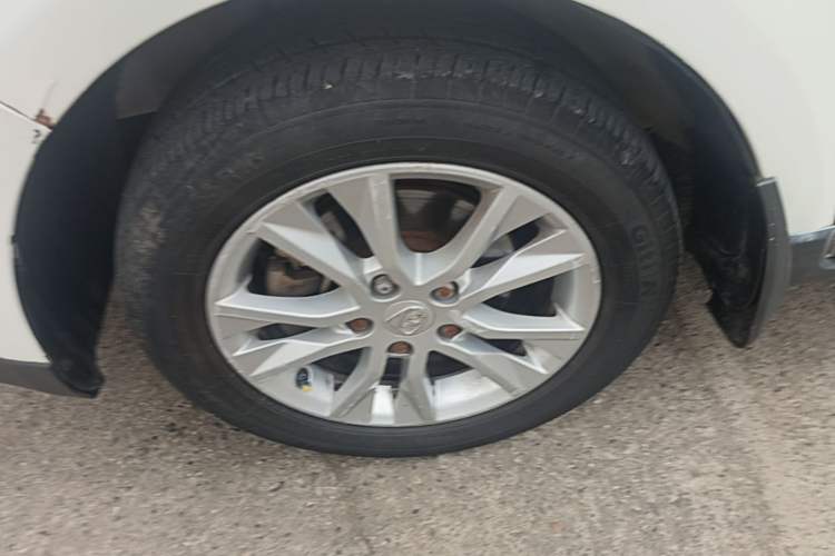 Used Baojun 730 2014 1.5L manual luxury trim 7 seats Left Front Wheel Hub