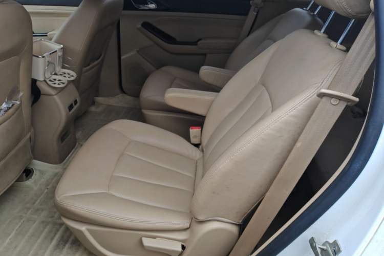 Used Baojun 730 2014 1.5L manual Comfort ESP version 7 seats Left Rear Seat