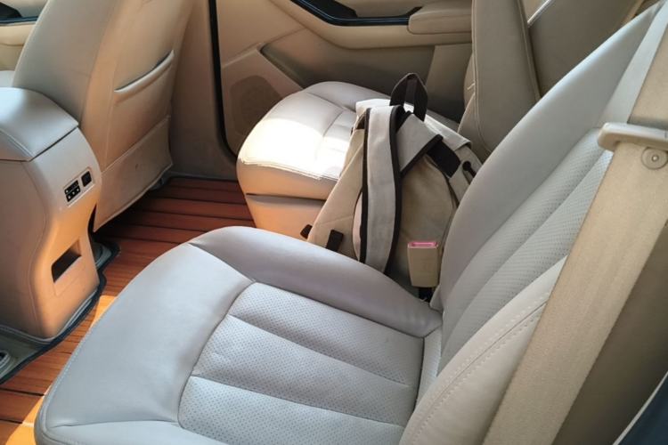 Used Baojun 730 2014 1.5L manual Comfort ESP version 7 seats Left Rear Seat