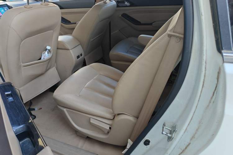 Used Baojun 730 2014 1.5L manual luxury trim 7 seats Left Rear Seat