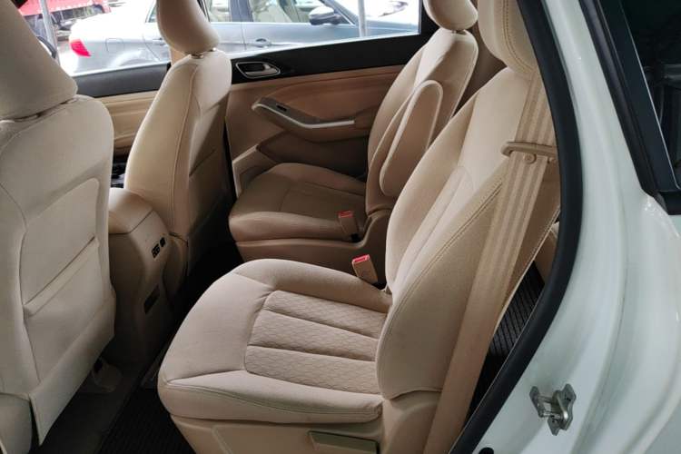 Used Baojun 730 2014 1.5L manual standard trim 7 seats Left Rear Seat