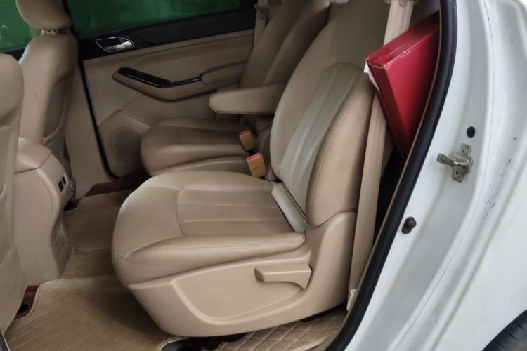 Used Baojun 730 2014 1.5L manual Comfort version 7 seats Left Rear Seat