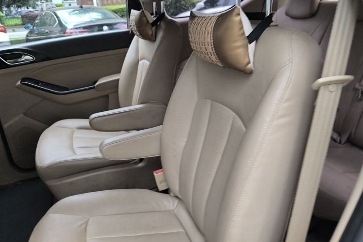 Used Baojun 730 2014 1.5L manual Comfort version 7 seats Left Rear Seat