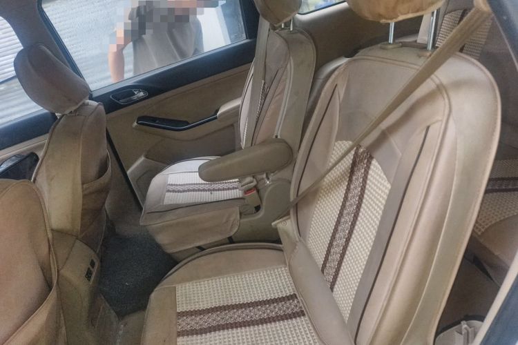 Used Baojun 730 2014 1.5L manual Comfort version 7 seats Left Rear Seat