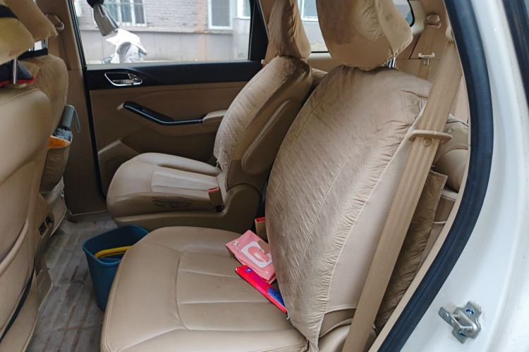 Used Baojun 730 2014 1.5L manual Comfort ESP version 7 seats Left Rear Seat