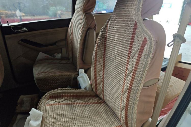 Used Baojun 730 2014 1.5L manual Comfort version 7 seats Left Rear Seat