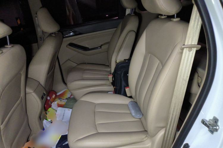 Used Baojun 730 2014 1.5L manual Comfort version 7 seats Left Rear Seat