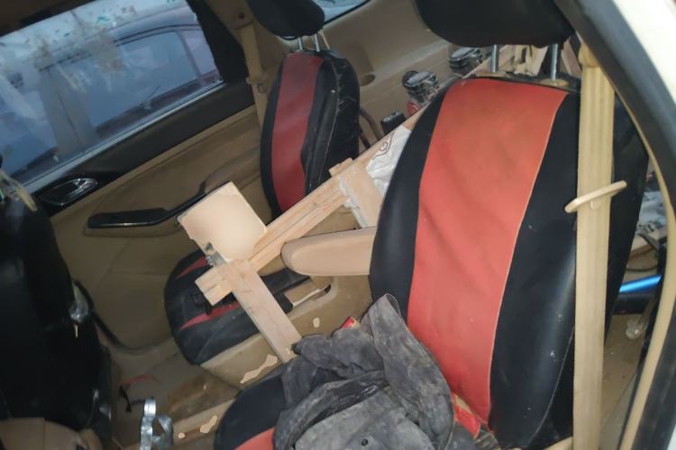 Used Baojun 730 2014 1.5L manual Comfort version 7 seats Left Rear Seat
