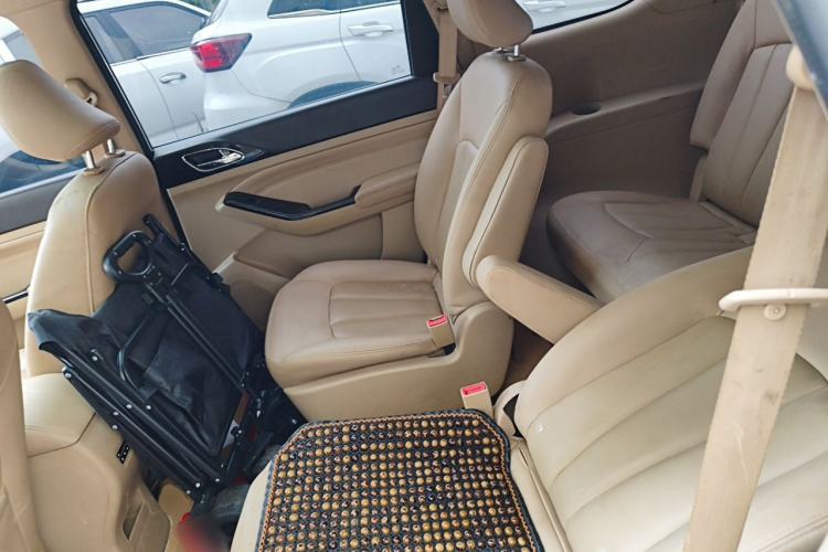 Used Baojun 730 2014 1.5L manual luxury trim 7 seats Left Rear Seat