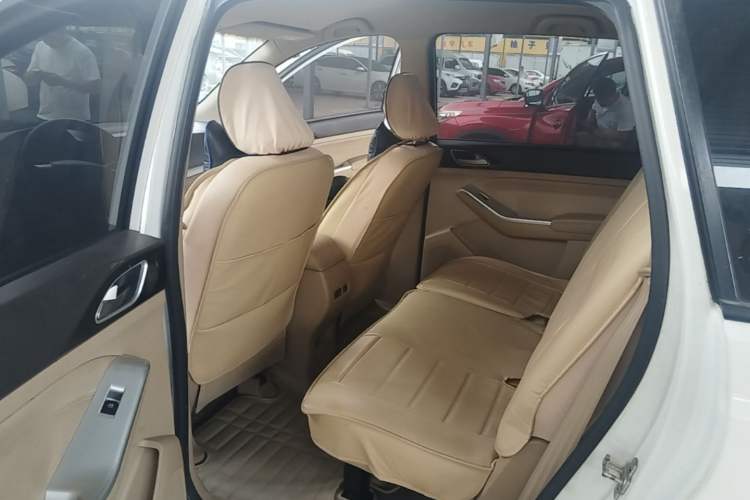 Used Baojun 730 2014 1.5L manual standard version 5 seats Left Rear Seat