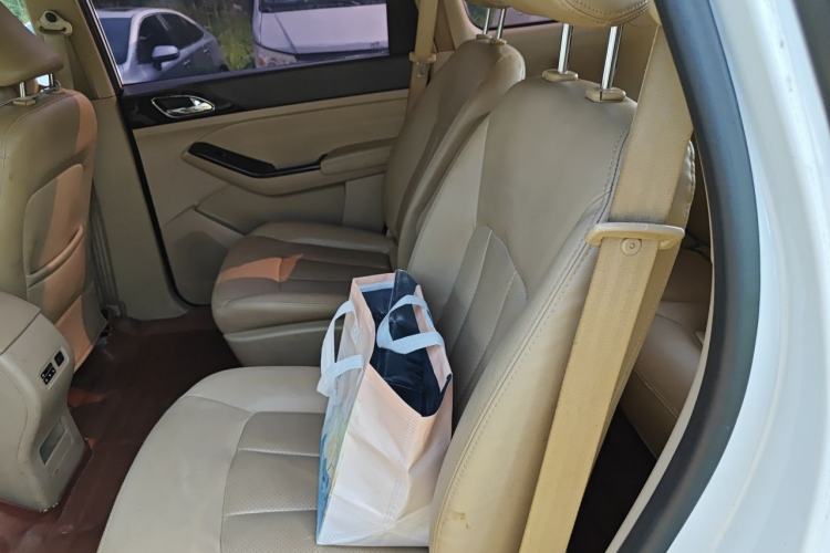 Used Baojun 730 2014 1.5L manual Comfort version 7 seats Left Rear Seat