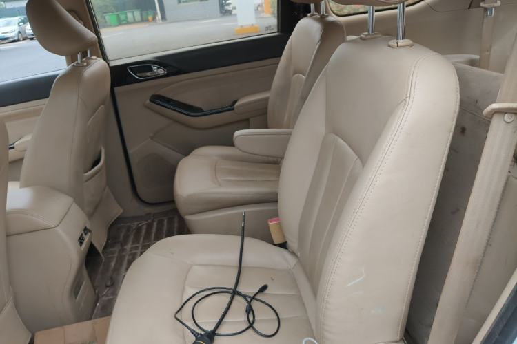 Used Baojun 730 2014 1.5L manual luxury trim 7 seats Left Rear Seat