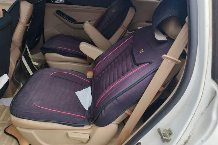 Used Baojun 730 2014 1.5L manual Comfort ESP version 7 seats Left Rear Seat