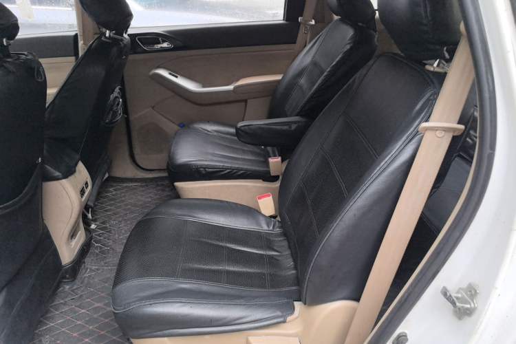 Used Baojun 730 2014 1.5L manual standard trim 7 seats Left Rear Seat