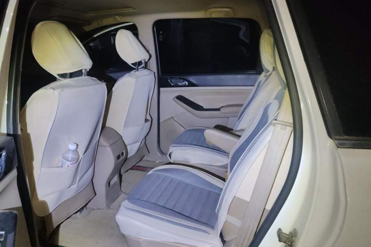 Used Baojun 730 2014 1.5L manual luxury trim 7 seats Left Rear Seat