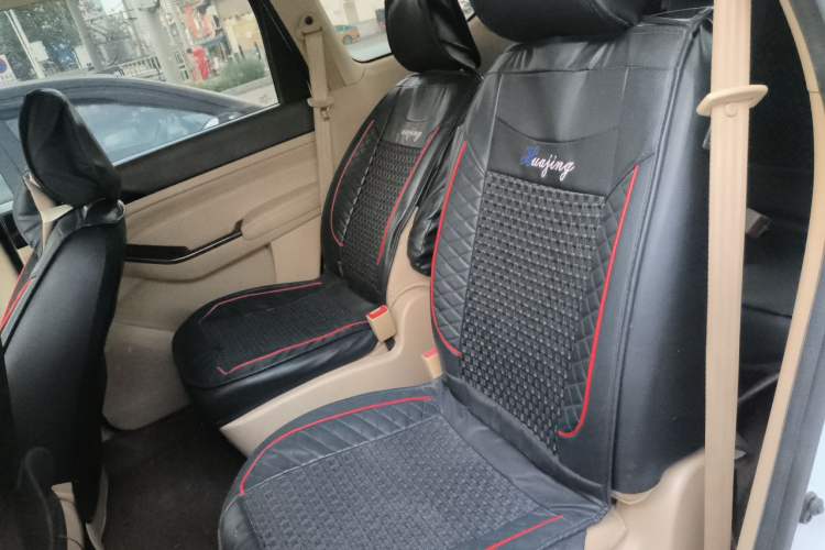 Used Baojun 730 2014 1.5L Manual Luxury Navigation ESP Version 7 Seats Left Rear Seat