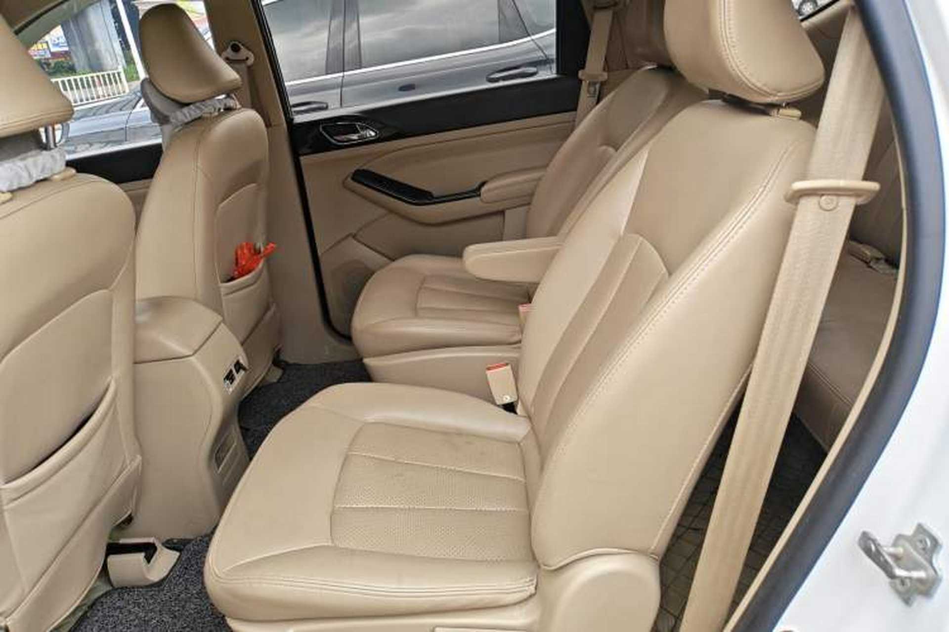 Used Baojun 730 2014 1.5L manual Comfort version 7 seats Left Rear Seat
