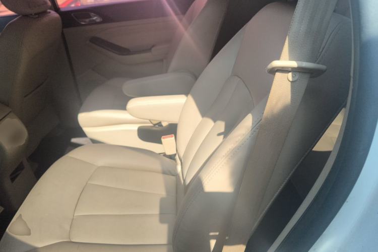 Used Baojun 730 2014 1.5L manual luxury trim 7 seats Left Rear Seat
