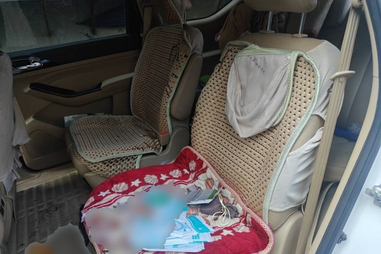 Used Baojun 730 2014 1.5L manual Comfort version 7 seats Left Rear Seat