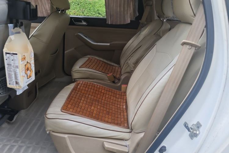 Used Baojun 730 2014 1.5L manual standard trim 7 seats Left Rear Seat