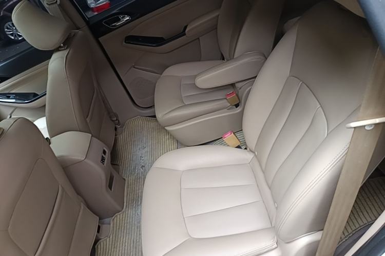 Used Baojun 730 2014 1.5L Manual Luxury Navigation ESP Version 7 Seats Left Rear Seat
