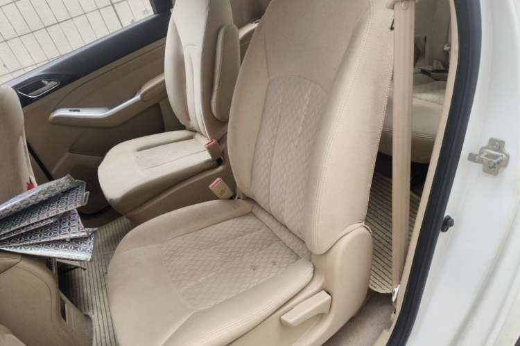 Used Baojun 730 2014 1.5L manual standard trim 7 seats Left Rear Seat