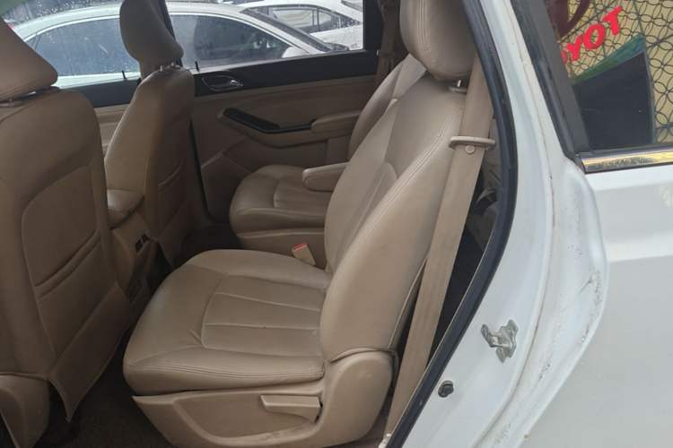 Used Baojun 730 2014 1.8L manual Comfort trim 7-seater Left Rear Seat