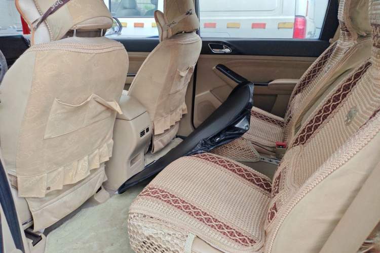 Used Baojun 730 2014 1.5L manual luxury trim 7 seats Left Rear Seat