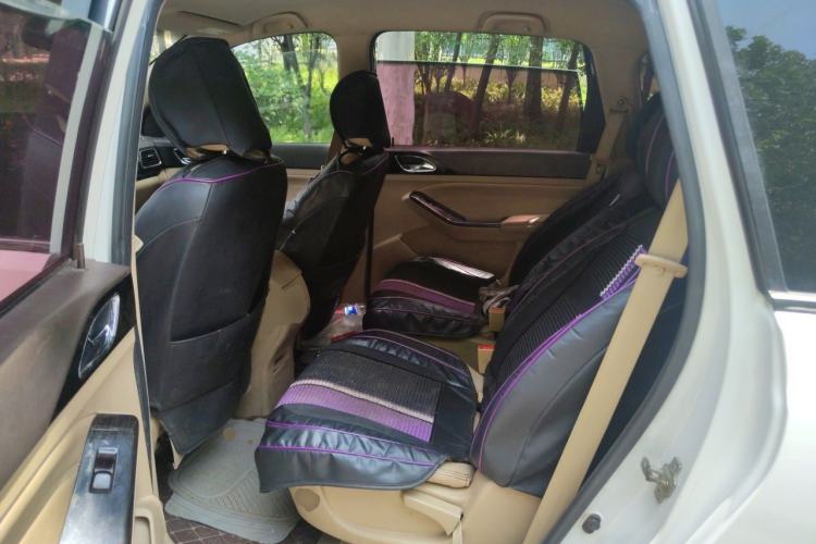 Used Baojun 730 2014 1.5L manual Comfort version 7 seats Left Rear Seat