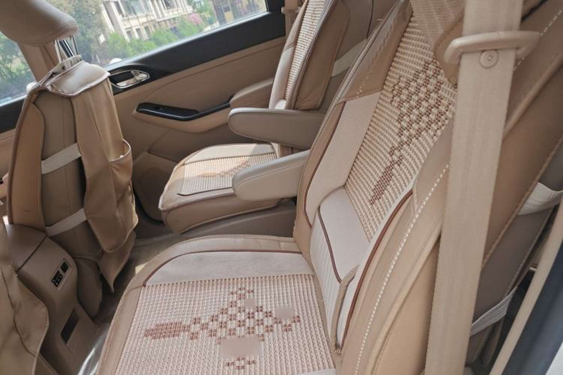 Used Baojun 730 2014 1.5L Manual Luxury Navigation ESP Version 7 Seats Left Rear Seat