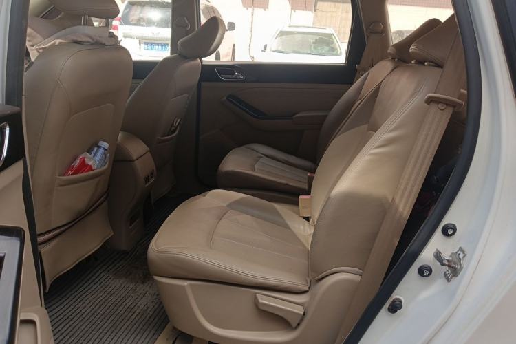 Used Baojun 730 2014 1.5L manual Comfort version 7 seats Left Rear Seat