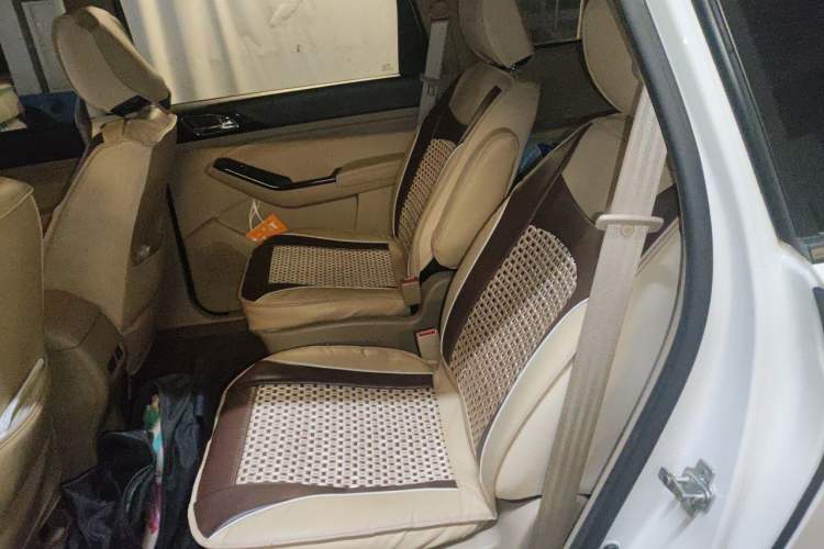 Used Baojun 730 2014 1.5L manual luxury trim 7 seats Left Rear Seat