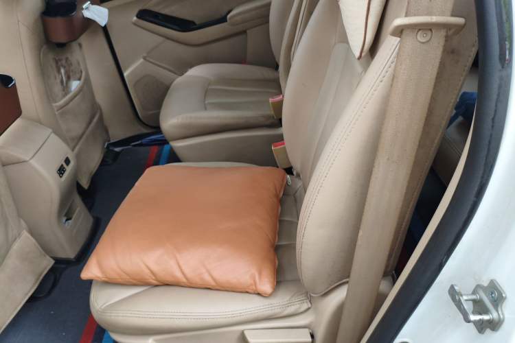 Used Baojun 730 2014 1.5L Manual Luxury Navigation ESP Version 7 Seats Left Rear Seat