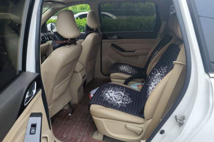 Used Baojun 730 2014 1.5L manual luxury trim 7 seats Left Rear Seat