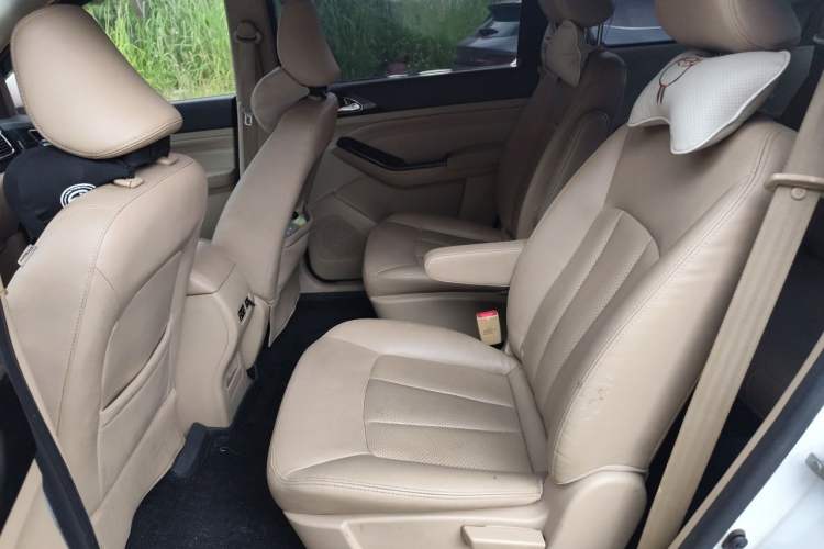 Used Baojun 730 2014 1.5L manual Comfort ESP version 7 seats Left Rear Seat