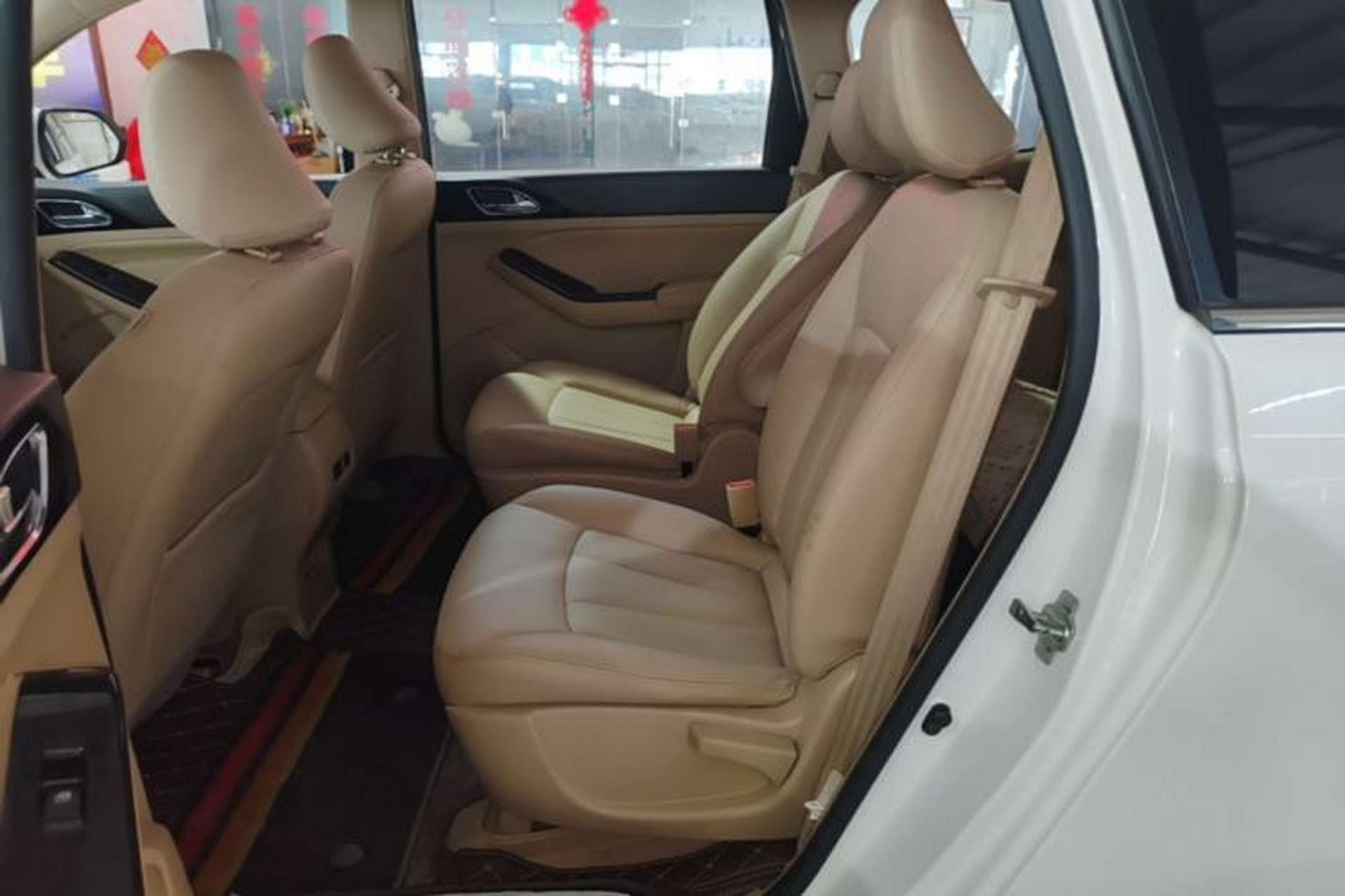 Used Baojun 730 2014 1.5L manual Comfort ESP version 7 seats Left Rear Seat