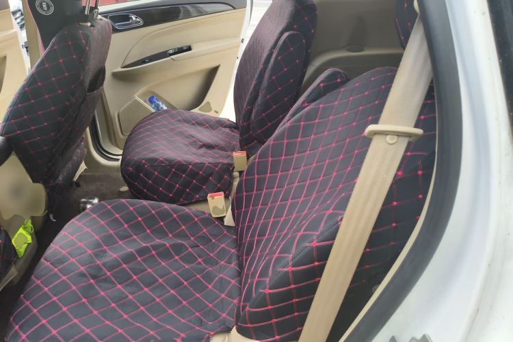 Used Baojun 730 2014 1.5L manual Comfort version 7 seats Left Rear Seat