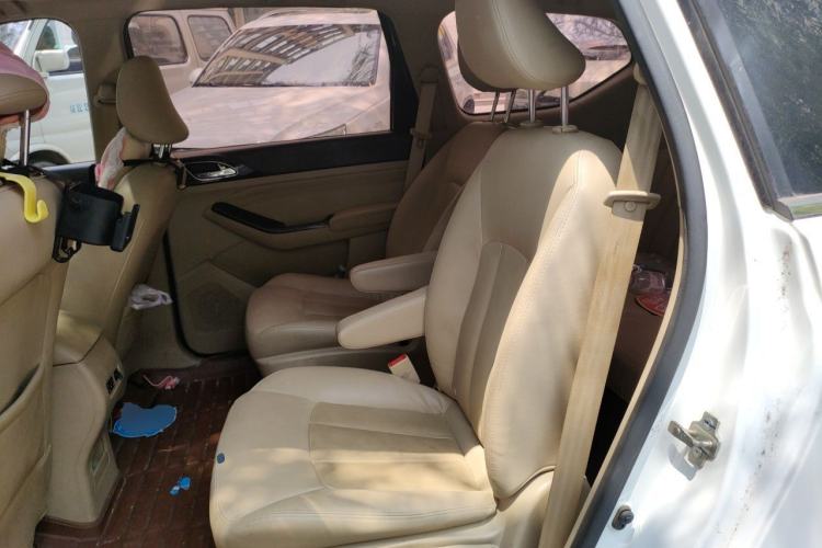 Used Baojun 730 2014 1.5L Manual Luxury Navigation ESP Version 7 Seats Left Rear Seat